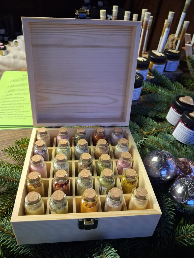 Box mit 25 verschiedenen selbstgemachten Gewürzen